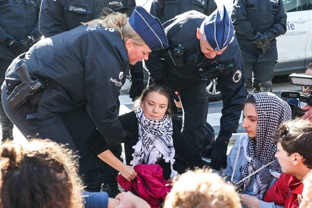 Bilder des Jahres 2024, News 10 Oktober News Themen der Woche KW40 Greta Thunberg at Blockade In Central Brussels Against Fossil Fuel Subsidies During the big demonstration more than 150 activists, including Greta Thunberg, blocked the artery of the inner ring, an important target in the city center. The protesters, gathered under the flag of United for Climate Justice (UCJ), called for an end to government support for the fossil fuel economy across the European Union. Brussels, Belgium, on October 05, 2024. Photo by Philippe BOURGUET BePress ABACAPRESS.COM Brussels Belgium  Copyright: xBourguetxPhilippe BePress ABACAx