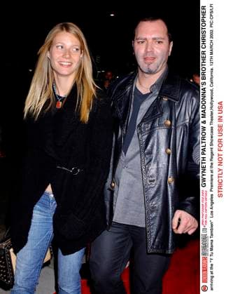Y TU MAMA TAMBIEN PREM LA Gwyneth Paltrow and Christopher Ciccone (Madonna s brother) arriving at the Y Tu Mama Tambien Los Angeles Premiere at the Regent Showcase Theater,Hollywood, California. 12TH MARCH 2002 GWYNETH PALTROW AND CHRISTOPHER CICCONE, Credit:Gilbert Flores Avalon  Copyright: xGilbertxFloresx xAvalonx 0546716489