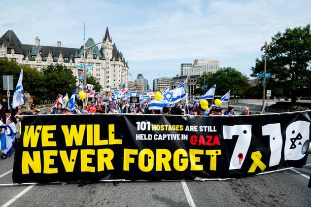 October 6, 2024, Ottawa, On, Canada: Pro-Israel protestors march towards Parliament Hill from Ottawa City Hall during a ceremony in Ottawa on Sunday, Oct. 6, 2024. Monday marks one-year since the beginning of hostilities between Israel and Palestine. Ottawa Canada  - ZUMAc35_ 20241006_zaf_c35_002 Copyright: xSpencerxColbyx