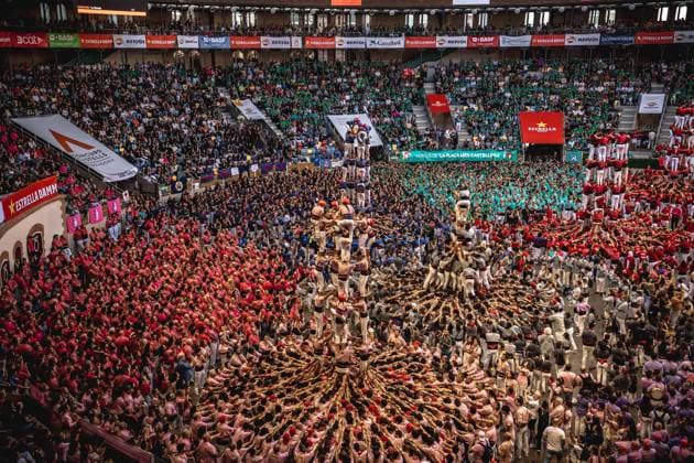 Bilder des Jahres 2024, News 10 Oktober News Themen der Woche KW40 October 6, 2024, Tarragona, Catalonia, Spain: Various colles build a human tower at the beginning of day three of the 29th Tarragona Human Tower Competition in Tarragona. The competition takes place every other year and features the main Castellers teams (colles) of Catalonia during a three day event organized by the Tarragona City Hall Tarragona Spain - ZUMAo105 20241006_fap_o105_001 Copyright: xMatthiasxOesterlex