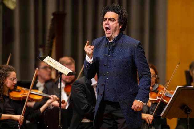 Bilder des Jahres 2024, Entertainment 10 Oktober Entertainment Themen der Woche KW40 06.10.2024, Internationales Klassikfestival: Festival der Nationen 2024, Konzert im Kurhaus mit Sänger Rolando Villazon (Tenor), Guerassim Voronkov, Dirigent der Philharmonie Baden-Baden. 06.10.2024, Klassikfestival Bad Wörishofen 06.10.2024, Klassikfestival Bad Wörishofen *** 06 10 2024, International Classical Music Festival Festival of Nations 2024, concert in the Kurhaus with singer Rolando Villazon tenor , Guerassim Voronkov, conductor of the Baden Baden Philharmonic Orchestra 06 10 2024, Classical Music Festival Bad Wörishofen 06 10 2024, Classical Music Festival Bad Wörishofen