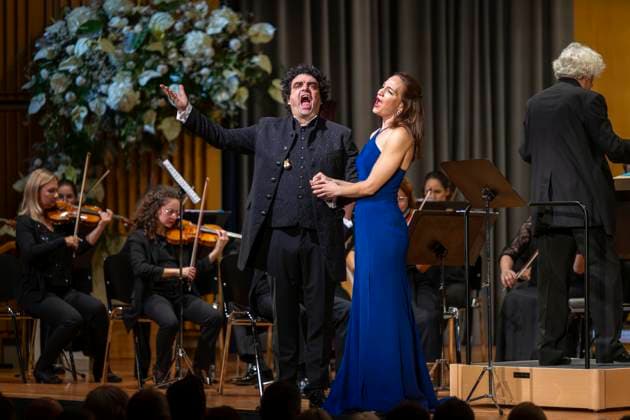06.10.2024, Internationales Klassikfestival: Festival der Nationen 2024, Konzert im Kurhaus mit Sänger Rolando Villazon (Tenor), Guerassim Voronkov, Dirigent der Philharmonie Baden-Baden und Kate Lindsey, Sopran (re) 06.10.2024, Klassikfestival Bad Wörishofen 06.10.2024, Klassikfestival Bad Wörishofen