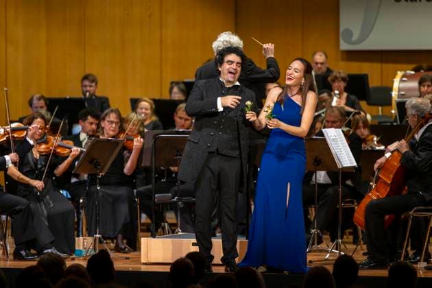 06.10.2024, Internationales Klassikfestival: Festival der Nationen 2024, Konzert im Kurhaus mit Sänger Rolando Villazon (Tenor), Guerassim Voronkov, Dirigent der Philharmonie Baden-Baden und Kate Lindsey, Sopran (re) 06.10.2024, Klassikfestival Bad Wörishofen 06.10.2024, Klassikfestival Bad Wörishofen