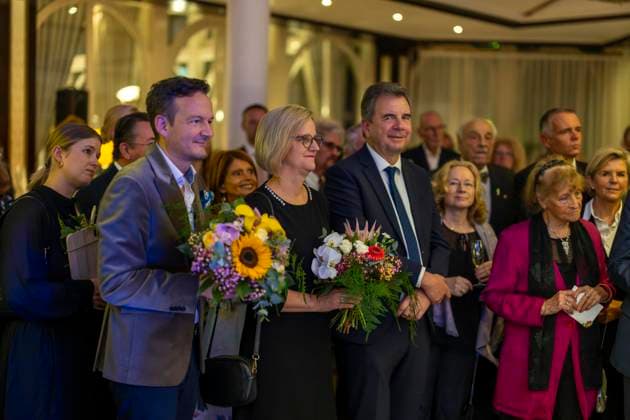 06.10.2024, Internationales Klassikfestival: Festival der Nationen 2024, nach dem Konzert im Kurhaus mit Sänger Rolando Villazon (Tenor) die After-Show-Party im Hotell Tanneck. v.li: Peter Wachler (MdL), Ehepaar Bürgermeister Welzel (Bad Wörishofen). 06.10.2024, Klassikfestival Bad Wörishofen 06.10.2024, Klassikfestival Bad Wörishofen