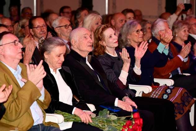 Gabriele Scholz, Armin Mueller-Stahl und Sibylle Prinzessin von Preußen bei der Gala der Europäischen Kulturwerkstatt (EKW) Ein Lied geht um die Welt und der Verleihung des Prinz von Preußen Preises 2024 an Armin Mueller-Stahl im Konzerthaus am Gendarmenmarkt. Berlin, 06.10.2024