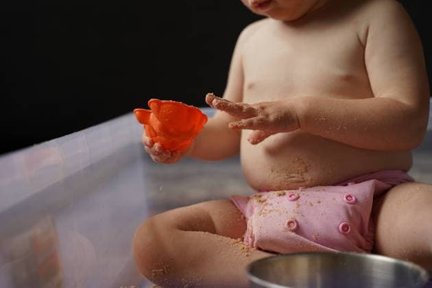Creative Highlights Symbolfotos Baby Playing In A Sandy Sensory Bin Tulsa, Oklahoma, United States R_XBCB241004-1552275-01 ,model released, Symbolfoto