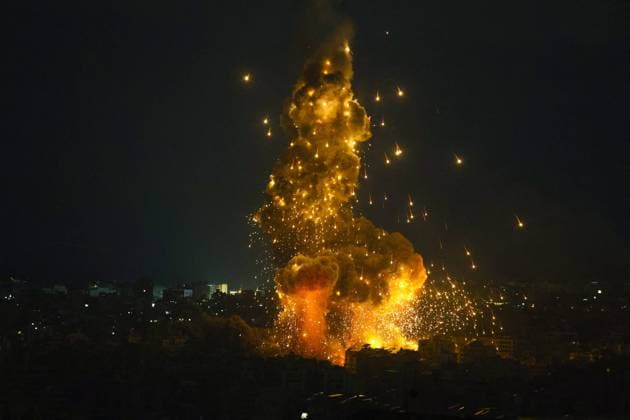 Bilder des Jahres 2024, News 10 Oktober News Themen der Woche KW41 News Bilder des Tages Israeli Airstrike On Beirut’s Southern Suburbs Continue Smoke rises from the site of an Israeli airstrike that targeted a neighborhood in Beirut’s southern suburb, Lebanon, early October 7, 2024. Photo by Ugur Can ABACAPRESS.COM Beirut Lebanon  Copyright: xUgurxCan ABACAx