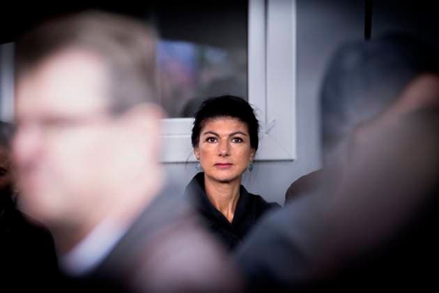 Sahra Wagenknecht, Friedensdemo DEU, Deutschland, Germany, Berlin, 03.10.2024 Sahra Wagenknecht , Partei Buendnis Bündnis BSW Sahra Wagenknecht , auf der bundesweiten Demonstration der deutschen Friedensbewegung unter dem Motto Nein zu Kriegen und Hochruestung Die Waffen nieder Ja zu Frieden und soziale Friedenspolitik vor der Siegessaeule in Berlin Deutschland . Der Protest verschiedenen Initiativen und Parteien wie Buendnis Bündnis BSW Sahra Wagenknecht , SPD, Die Linke , Gewerkschaften etc fordert einen Waffenstillstand in Gaza und Nahost , Friedensverhandlungen sowie Ende der Sanktionen und den Krieg Ukraine gegen Russland sowie Israel und Hamas , Ende de‹r Waffenlieferungen an die Ukraine , Keine Stationierung von US-Mittelstrecken