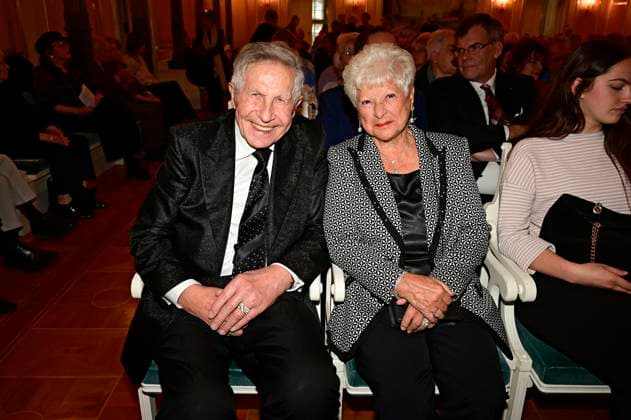 Otfried Laur mit Ehefrau Reni bei der Gala der Europäischen Kulturwerkstatt (EKW) Ein Lied geht um die Welt und der Verleihung des Prinz von Preußen Preises 2024 an Armin Mueller-Stahl im Konzerthaus am Gendarmenmarkt. Berlin, 06.10.2024