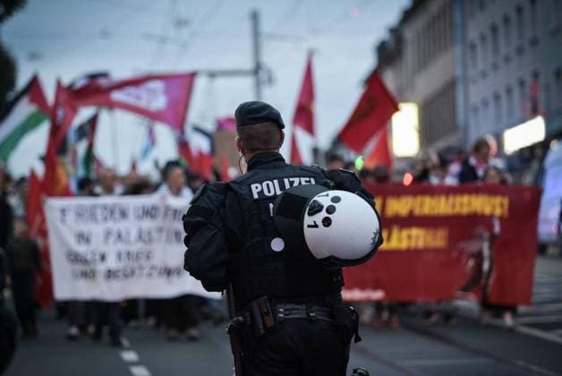 Bilder des Jahres 2024, News 10 Oktober News Themen der Woche KW41 News Bilder des Tages Pro-Palästina-Demo ** NUR FÜR REDAKTIONELLE ZWECKE ** EDITORIAL USE ONLY **<p>Pro-Palästina-Demo am Montag, 07. Oktober 2024 in Essen. Deutschland NRW Essen Copyright: SocratesxTassos *** Pro Palestine Demo FOR EDITORIAL PURPOSES ONLY EDITORIAL USE ONLY p Pro Palestine Demo on Monday, October 07, 2024 in Essen Germany NRW Essen Copyright SocratesxTassos Copyright: SocratesxTassos doc7xido6q4ihs10wsms2n1 ,EDITORIAL USE ONLY