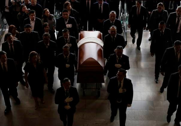 Memorial Tribute To Ifigenia Martinez, President Of The Chamber Of Deputies In Mexico Funeral home staff carry the coffin of Ifigenia Martinez, President of the Chamber of Deputies, in Mexico City, Mexico, on October 7, 2024. She dies at the age of 99, five days after handing over the presidential sash to Claudia Sheinbaum, President of Mexico. Mexico City Mexico City Mexico  Copyright: xGerardoxVieyrax originalFilename: vieyra-notitle241007_np2Hy.jpg