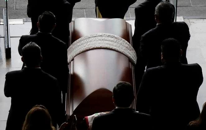 Memorial Tribute To Ifigenia Martinez, President Of The Chamber Of Deputies In Mexico Funeral home staff carry the coffin of Ifigenia Martinez, President of the Chamber of Deputies, in Mexico City, Mexico, on October 7, 2024. She dies at the age of 99, five days after handing over the presidential sash to Claudia Sheinbaum, President of Mexico. Mexico City Mexico City Mexico  Copyright: xGerardoxVieyrax originalFilename: vieyra-notitle241007_npZYt.jpg