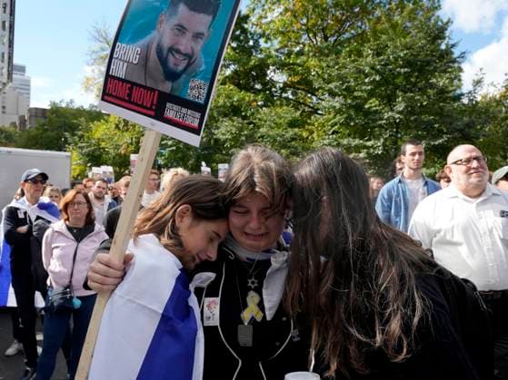 October 7, 2024, Montreal, Pq, CANADA: Attendees react during a pro-Israel vigil on the anniversary of a Hamas attack on Israel that triggered the ongoing war in Gaza in front of McGill University, in Montreal, Monday, Oct. 7, 2024. Montreal CANADA  - ZUMAc35_ 20241007_zaf_c35_068 Copyright: xRyanxRemiorzx