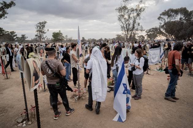Israel, Trauer am Jahrestag des Terrorangriffs der Hamas auf dem Gelände des Nova Music Festivals Israel First Anniversary of October 7 Friends and family of the victims of the Nova music festival massacre gather at the site of the massacre in southern Israel one year after the tragedy. October 7, 2024. Reim Southern District Israel Copyright: xDimaxVazinovichx