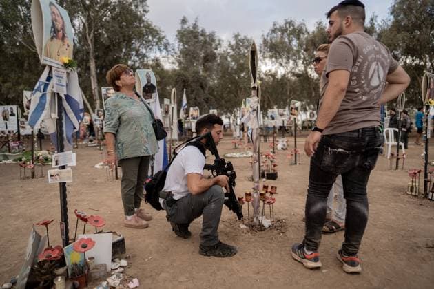 Israel, Trauer am Jahrestag des Terrorangriffs der Hamas auf dem Gelände des Nova Music Festivals Israel First Anniversary of October 7 Friends and family of the victims of the Nova music festival massacre gather at the site of the massacre in southern Israel one year after the tragedy. October 7, 2024. Reim Southern District Israel Copyright: xDimaxVazinovichx