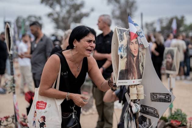 News Themen der Woche KW41 News Bilder des Tages Israel First Anniversary of October 7 Friends and family of the victims of the Nova music festival massacre gather at the site of the massacre in southern Israel one year after the tragedy. October 7, 2024. Reim Southern District Israel Copyright: xDimaxVazinovichx