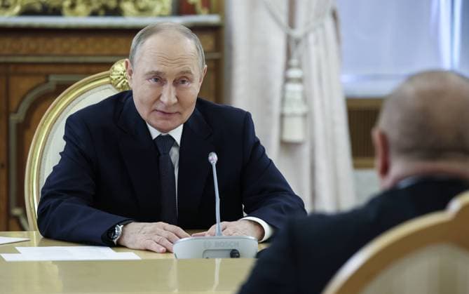 News Themen der Woche KW41 News Bilder des Tages Russland, GUS-Treffen in Moskau Russia CIS Summit 8781373 08.10.2024 Russian President Vladimir Putin meets with Azerbaijani President Ilham Aliyev ahead of a meeting of the Commonwealth of Independent States (CIS) Heads of State Council in Moscow, Russia. Valeriy Sharifulin POOL Moscow Russia  Copyright: xValeriyxSharifulinx