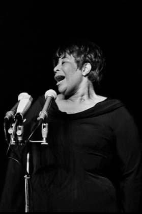 Ella Fitzgerald - Konzert in der DDR Ella Fitzgerald, amerikanische Jazz Sängerin, bei ihrem Auftrtt im Friedrichstadt-Palast in Ost-Berlin, DDR 1967. Ost-Berlin Friedrichstadt-Palast Berlin Deutsche Demokratische Republik *** ELLA Fitzgerald Concert in the GDR ELLA Fitzgerald, American Jazz Singer, at their performance at Friedrichstadt Palace in East Berlin, GDR 1967 East Berlin Friedrichstadt Palace Berlin German Democratic Republic Copyright: TassiloxLeher LEH_91010000096 Nur redaktionelle Nutzung. Editorial usage only. EDITORIAL USE ONLY