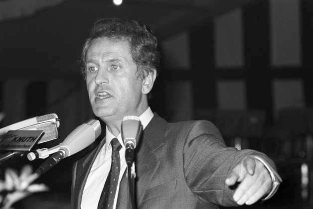 Uwe Barschel, Ministerpräsident von Schleswig-Holstein und CDU-Politiker, bei einer Wahlkampfveranstaltung zur Landtagswahl in Schleswig-Holstein am 3. September 1987. Barschel wurde am 11. Oktober 1987 im Hotel Beau-Rivage in Genf tot aufgefunden