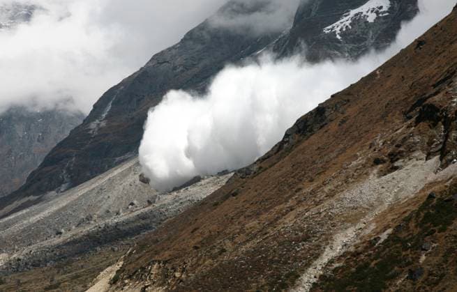 Creative Highlights World Huge avalanche, near Tangnag, Khumbu region, Himalayas, Nepal, Asia Copyright: DavidxPickford 802-870 RECORD DATE NOT STATED