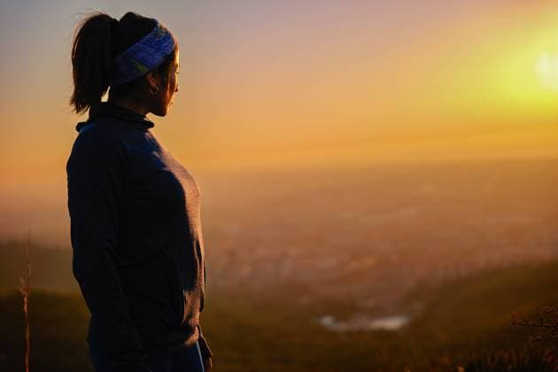 Creative Highlights Symbolfotos Woman in sportswear watches the sunrise from the mountains. Barcelona, Catalonia, Spain CR_GUCA241008-1555060-01 ,model released, Symbolfoto
