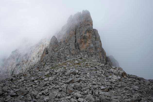 Peak hidden in clouds, Picos de Europa national park, Cantabria, Spain Spain, Cantabria, Fuente Dé R_XCPU241007-1554622-01