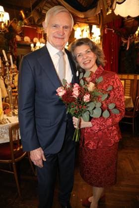 08.10.2024, Marchfelderhof Deutsch-Wagram, Verleihung des Goldenen Johann Strauß 2024, traditionellen Verleihung durch die Johann Strauss Gesellschaft Wien! im Bild: Thomas Schäfer-Elmayer, Christine Zach, Verleihung des Goldenen Johann Strauß 2024