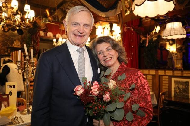 08.10.2024, Marchfelderhof Deutsch-Wagram, Verleihung des Goldenen Johann Strauß 2024, traditionellen Verleihung durch die Johann Strauss Gesellschaft Wien! im Bild: Thomas Schäfer-Elmayer, Christine Zach, Verleihung des Goldenen Johann Strauß 2024