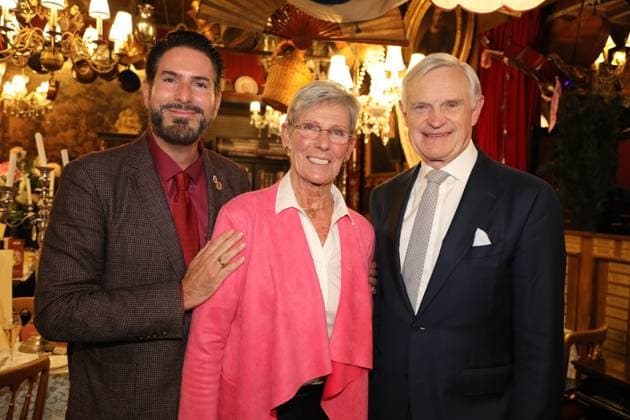 08.10.2024, Marchfelderhof Deutsch-Wagram, Verleihung des Goldenen Johann Strauß 2024, traditionellen Verleihung durch die Johann Strauss Gesellschaft Wien! im Bild: Clemens Unterreiner, Trixi Schuba, Thomas Schäfer-Elmayer, Verleihung des Goldenen Johann Strauß 2024