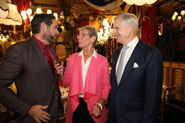 08.10.2024, Marchfelderhof Deutsch-Wagram, Verleihung des Goldenen Johann Strauß 2024, traditionellen Verleihung durch die Johann Strauss Gesellschaft Wien! im Bild: Clemens Unterreiner, Trixi Schuba, Thomas Schäfer-Elmayer, Verleihung des Goldenen Johann Strauß 2024
