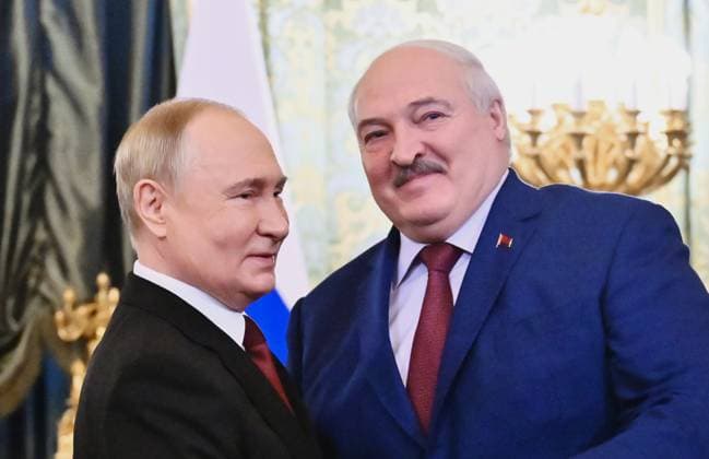 News Themen der Woche KW41 Russia Belarus 8782498 09.10.2024 Russian President Vladimir Putin welcomes Belarusian President Alexander Lukashenko before a meeting at the Kremlin in Moscow, Russia. Kristina Kormilitsyna Sputnik Moscow Russia  Copyright: xKristinaxKormilitsynax