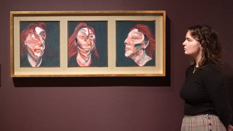 Francis Bacon: Human Presence Photo Call at National Portrait Gallery, London A staff member views Three Studies for a portrait of Isabel Rawsthorne , 1965 by Francis Bacon as part of The National Portrait Gallery s Francis Bacon: Human Presence Exhibition which runs from 10 Octoberl 2024 - 19 Jan 2025 at National Portrait Gallery in London, England, UK on Wednesday 9 October, 2024., Credit:Justin Ng Avalon UK, England, London, National Portrait Gallery  Copyright: xJustinxNgx xAvalonx 0918624032