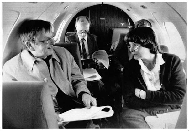 Olof Palme, politiker (S), statsminister Sverige och Lisbeth Palme, psykolog, ombord pa flygvapnets Metro 3, flygplanet som är avsett för kungafamiljen, statsministern och regeringen. 1985-05-03 (c) BORG STEFAN Aftonbladet IBL * * * EXPRESSEN OUT * * * AFTONBLADET 5600 Stockholm Sverige politik sp_sw x2512x *** Olof Palme, politician S , Prime Minister of Sweden and Lisbeth Palme, psychologist, aboard the Air Forces Metro 3, the aircraft intended for the royal family, the Prime Minister and the government 1985 05 03 c BORG STEFAN Aftonbladet IBL EXPRESSEN OUT AFTONBLADET 5600 Stockholm Sweden politics sp sw x2512x  Copyright: xBORGxSTEFAN Aftonbladet TTx Olof Palme och Lisbeth Palme