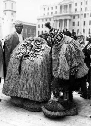 Orig. caption... DANCERS AND BANDS FROM GHANA, BARBADOS AND SIERRA LEONNE WHO ARE IN LONDON FOR THE COMMONWEALTH ARTS FESTIVAL ENTERTAIN LONDON CROWDS IN TRAFALGAR SQUARE WITH MUSIC AND DANCING. Photo shows: Two of the Sierra Leone dancers dressed in costumes, waiting to perform to the crowds. Note Masks Traditional dress sites: GREAT BRITAIN ;LONDON ;SIERRA LEONE* sp_sw x5600x *** Orig caption DANCERS AND BANDS FROM GHANA, BARBADOS AND SIERRA LEONNE WHO ARE IN LONDON FOR THE COMMONWEALTH ARTS FESTIVAL ENTERTAIN LONDON CROWDS IN TRAFALGAR SQUARE WITH MUSIC AND DANCING Photo shows Two of the Sierra Leone dancers dressed in costumes, waiting to perform to the crowds Note Masks Traditional dress sites GREAT BRITAIN LONDON SIERRA LEONE sp sw  Copyright: xXxXxXx DANCERS FROM SIERRA LEONE