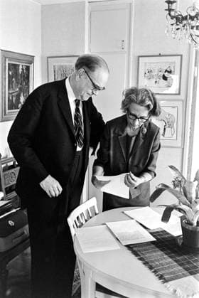 STOCKHOLM 1970-03-18. Tage Erlander, politician (social democrat), prime minister 1946-1969, with wife Aina Erlander, assistant professor. Stockholm Sweden sp_sw x5600x *** STOCKHOLM 1970 03 18 Tage Erlander, politician social democrat , prime minister 1946 1969, with wife Aina Erlander, assistant professor Stockholm Sweden sp sw x5600x  Copyright: xBo-AjexMellin SVTx THE HUSBANDS LEAVE