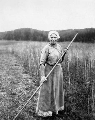 1919. Without caption. Note. Smaland at the turn of the century Note. Striped Stripes Headscarves Aprons Agriculture Ribs CD586 sites: SWEDEN Sweden sp_sw x5600x *** 1919 Without caption Note Smaland at the turn of the century Note Striped Stripes Headscarves Aprons Agriculture Ribs CD586 sites SWEDEN Sweden sp sw x5600x  Copyright: xx SMALLLAND WOMAN