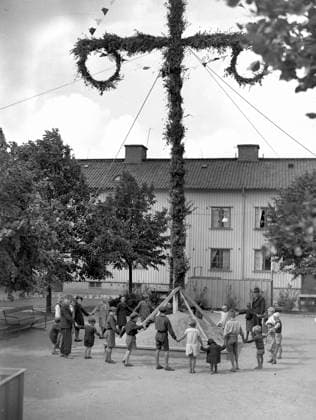 Göteborg 1938-06-23 - Midsommar pa garden *** Local Caption *** GT Lada 1938-juni-02 KAMERAREPORTAGE x2524x *** Gothenburg 1938 06 23 Midsummer in the garden Local Caption GT Lada 1938 June 02 KAMERAREPORTAGE x2524x  Copyright: xKamerareportage TTx