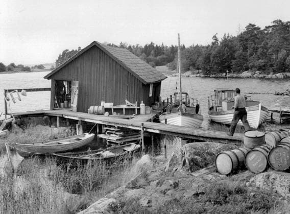 Askö 1964-09-15 Askölaboratoriet pa Askö i Trosa skärgard. Sjöbod och batar vid bryggan. Askö Sverige GEO sp_sw x12014x *** Askö 1964 09 15 Asköaboratoriet pa Askö i Trosa skärgard Sjöbod och batar vid bryggan Askö Sverige GEO sp sw x12014x  Copyright: xHermanxRonninger SvD TTx