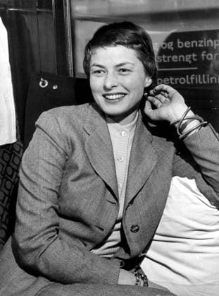 Skadespelerskan Ingrid Bergman porträtt tillsammans med regissören och maken Roberto Rossellini pa väg till Stockholm med tag järnväg Bergman Ingrid skadespelare Portr 1955 sp_sw x2503x *** Actress Ingrid Bergman portrait with director and husband Roberto Rossellini on the way to Stockholm by train Bergman Ingrid actress Portrait 1955 sp sw x2503x  Copyright: xJanxDahlanderx xSydsvenskanx xIBLxBildbyrax