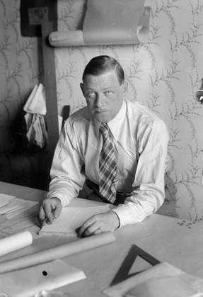 Göteborg - 1936-05-12 - Arkitekt Alvar Aalto - han besöker utställningen Bo Bättre och varnar för Cocktail-funkis - han övar sig här i ritning hos arkitekt Branzell - det är arkitektkongress i staden - *** Local Caption *** GT Lada 1936-maj-01 KAMERAREPORTAGE x2524x *** Gothenburg 1936 05 12 Architect Alvar Aalto he visits the exhibition Bo Bättre and warns of Cocktail funkis he practices here in drawing with architect Branzell it is architectural congress in the city Local Caption GT Lada 1936 May 01 CAMERA REPORT x2524x  Copyright: xKamerareportage TTx