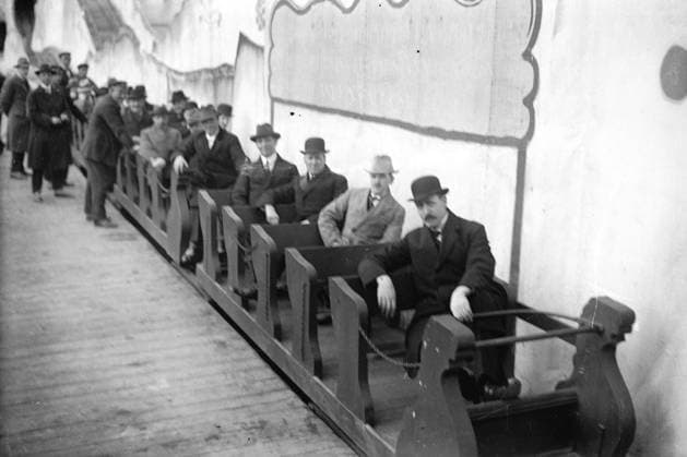 Göteborg 11 maj 1927 Bergochdalbanan pa Liseberg visas upp x2524x *** Gothenburg May 11, 1927 The Bergochdal Railway at Liseberg is shown x2524x  Copyright: xKamerareportage TTx