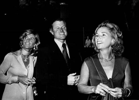 May 15, 1975, Washington, District of Columbia, USA: Senator TED KENNEDY and ETHEL KENNEDY (R) at an event in Washington. Washington USA - ZUMAk09_ 19750515_baf_k09_002 Copyright: xKeystonexPressxAgencyx
