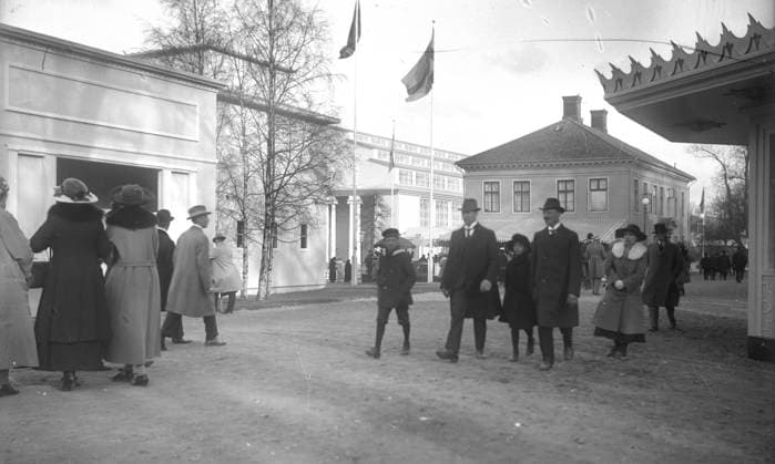 Göteborg 1923-05-09 - Liseberg - Promenad pa Nöjesfältet *** Local Caption *** GT Lada Liseberg - 2 KAMERAREPORTAGE x2524x *** Göteborg 1923 05 09 Liseberg Promenade pa Nöjesfältet Local Caption GT Lada Liseberg 2 KAMERAREPORTAGE x2524x  Copyright: xKamerareportage TTx