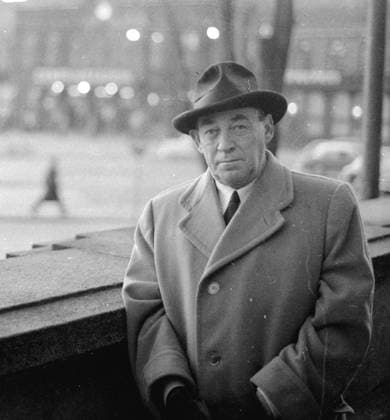 Göteborg 22 mars 1957 Finske arkitekten Alvar Aalto poserar pa Drottningtorget *** Local Caption *** GT GT KAMERAREPORTAGE x2524x *** Gothenburg March 22, 1957 Finnish architect Alvar Aalto poses at Drottningtorget Local Caption GT GT CAMERA REPORT x2524x  Copyright: xKamerareportage TTx