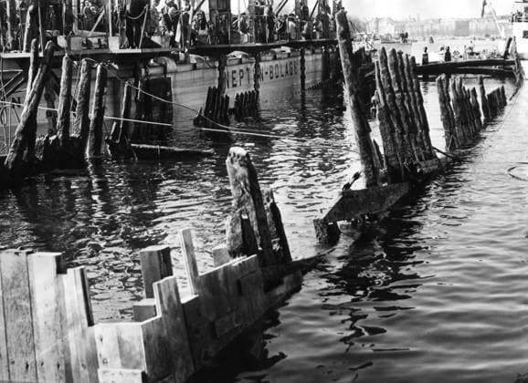Without caption Note The regal ship Vasa was built in 1626 28 and sank on its maiden voyage in 1628 The ship was recovered in 1956 and in 1957 the first items were recovered The salvage itself was completed on April 24, 1961 See also BAG892, BAM707 BAM708 Naval vessels Image series Photo report Wreck Note Salvage of the regal ship Vasa Stockar sites ST  Copyright: xXxXxXx THE SALVAGE OF THE REGAL SHIP VASA