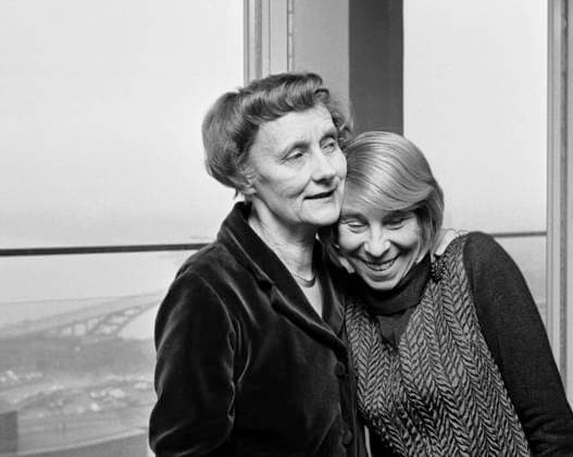 ARKIV -19701217-- Barnboksförfattarinnorna Astrid Lindgren och Tove Jansson tilldelades Heffaklumpspriset STOCKHOLM SWEDEN PB-KOD: 44 x44x *** ARCHIVE 19701217 Childrens authors Astrid Lindgren and Tove Jansson awarded the Heffalump Prize STOCKHOLM SWEDEN PB KOD 44 x44x  Copyright: xOLLExWESTERx LINDGREN -JANSSON