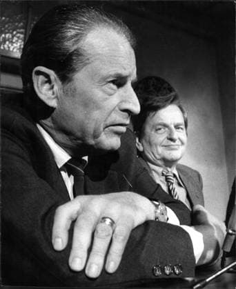 Löntagarfonder. Palme och storfinansen har möte pa Harpsund. Curt Nicolin, direktör SAF och Olof Palme, politiker (S) Sverige statsminister 1983-05-03 (c) TÖRNSTRÖM CALLE Aftonbladet IBL Bildbyra * * * EXPRESSEN OUT * * * AFTONBLADET 6581 Sverige politik x2512x *** Palme and big finance meet at Harpsund Curt Nicolin, director of SAF and Olof Palme, politician S Sweden Prime Minister 1983 05 03 c TÖRNSTRÖM CALLE Aftonbladet IBL Bildbyra EXPRESSEN OUT AFTONBLADET 6581 Sweden politics x2512x  Copyright: xAftonbladet TTx