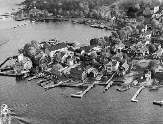 ARKIV CA 19751017 Vy över Sandhamn i Stockholms skärgard där narkotikasmugglaren Fleming Broman och hans smugglarliga hade sitt tillhall. STOCKHOLM SVERIGE x43x *** ARCHIVE CA 19751017 View of Sandhamn in the Stockholm archipelago where the drug smuggler Fleming Broman and his smuggling gang were based STOCKHOLM SWEDEN x43x  Copyright: xStigxAxNilssonx xTTx x SANDHAMN