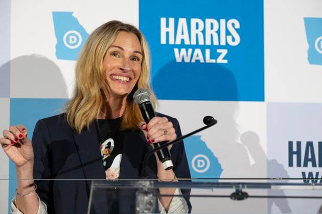 October 9, 2024, Canton, Georgia, USA: Georgia native and actress JULIA ROBERTS greets crowd at a women s reproductive rights rally for presidential candidate Kamala Harris in the heart of a strongly Republican county. Canton USA - ZUMAn03_ 20241009_zaf_n03_020 Copyright: xRobinxRaynex