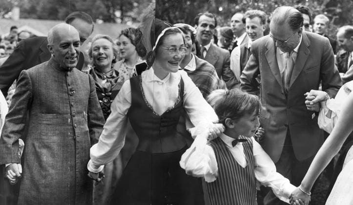 ARKIV 19570623 - Bild ur boken Platat s133. Indiens premiärminister Jawaharal Nehru och statsminister Tage Erlander dansar runt midsommarstangen pa Hamra gard i Tumba efter samtal om nedrustning och kärnprovstopp TUMBA SVERIGE x23x *** ARCHIVE 19570623 Picture from the book Platat p133 Indian Prime Minister Jawaharal Nehru and Prime Minister Tage Erlander dance around the midsummer pole at Hamra gard in Tumba after talks on disarmament and nuclear test ban TUMBA SWEDEN x23x  Copyright: xFolkexHellbergx ERLANDER-NEHRU